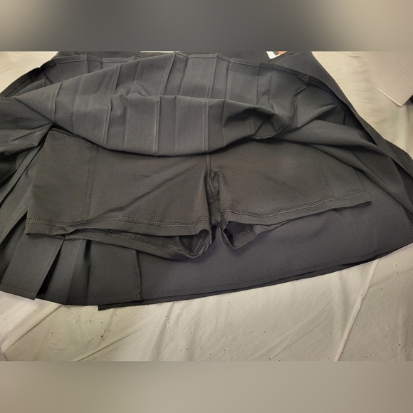 Lole Black Pleated Skort, Size Medium (30) - Picture 5 of 5